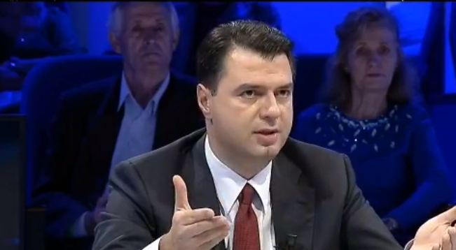 Taulant Balla i la dosjen e kuqe me fotot, ja si reagon Lulzim Basha kur Fevziu i nxjerr përballë Taulant Balla i la dosjen e kuqe me fotot, ja si reagon Lulzim Basha kur Fevziu i nxjerr përballë