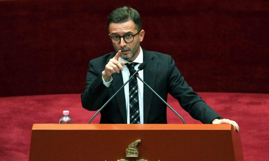 Fotot e Gridës, reagon Erion Braçe: Nuk ka më studentë! Ka vetëm celulë partie Fotot e Gridës, reagon Erion Braçe: Nuk ka më studentë! Ka vetëm celulë partie