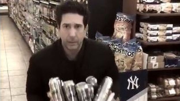 Aktori i njohur i serialit “Friends” në kërkim për vjedhje, status policisë: Ju betohem që s’kam bërë gjë! Aktori i njohur i serialit “Friends” në kërkim për vjedhje, status policisë: Ju betohem që s’kam bërë gjë!