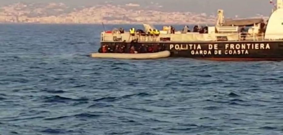 Anija shqiptare shpëton dy gomone me emigrantë në detin Egje Anija shqiptare shpëton dy gomone me emigrantë në detin Egje