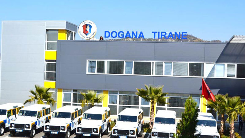 “Doganieri”, arreston një doganier në Tiranë