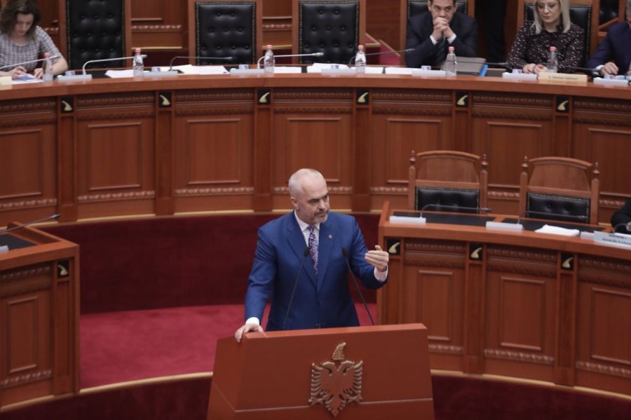 “Mbyllja e bastet”, Rama: Deputetët po sulmohen me mesazhe nga burgu