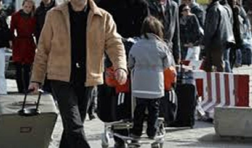 Emigrantët “shkrihen” për të marrë nuse shqiptare, por kur vjen puna tek kjo gjë e tradhëtojnë atdheun pa e menduar 2 herë! Emigrantët “shkrihen” për të marrë nuse shqiptare, por kur vjen puna tek kjo gjë e tradhëtojnë atdheun pa e menduar 2 herë!