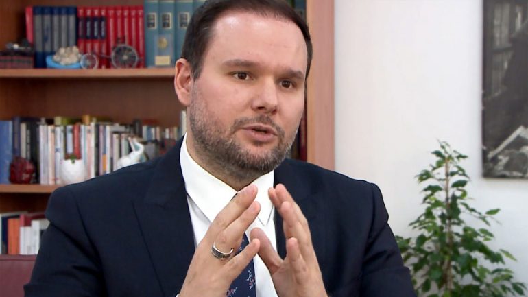 Një dorëheqje domethënëse si ajo e Ervin Demos… Një dorëheqje domethënëse si ajo e Ervin Demos…