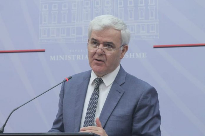 Jep dorëheqjen Ministri i Brendshëm Fatmir Xhafaj! Jep dorëheqjen Ministri i Brendshëm Fatmir Xhafaj!