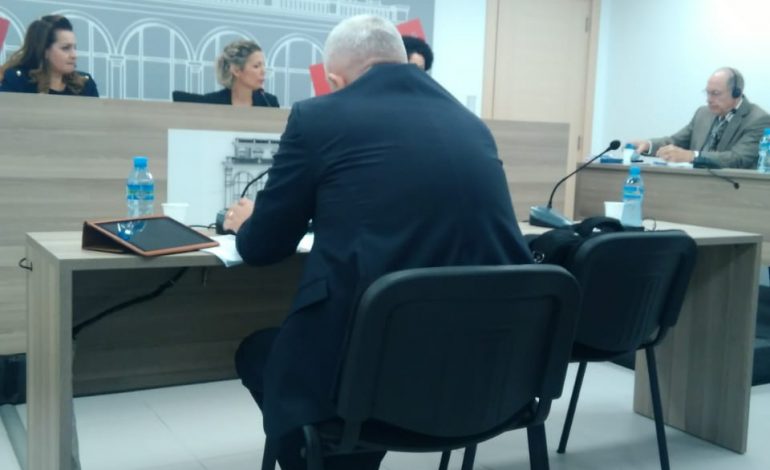 Kush janë 8 anëtarët e KLD që mbrojtën gjyqtarin që merr ryshfet?! Lista nga Gjin Gjoni te Gerd Hoxha… Kush janë 8 anëtarët e KLD që mbrojtën gjyqtarin që merr ryshfet?! Lista nga Gjin Gjoni te Gerd Hoxha…