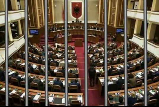 Izet Haxhia shpërthen i revoltuar: Makina e ndyrë politike fiton, të ndërtojmë burgun e domosdoshëm në Shqipëri Izet Haxhia shpërthen i revoltuar: Makina e ndyrë politike fiton, të ndërtojmë burgun e domosdoshëm në Shqipëri