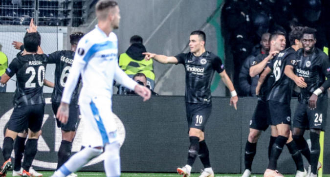 Eintracht F. shpartallon Lazion e gjymtuar me 9 lojtarë, spanjollet kalojnë “mbrëmje të ftohtë” në Rusi Eintracht F. shpartallon Lazion e gjymtuar me 9 lojtarë, spanjollet kalojnë “mbrëmje të ftohtë” në Rusi