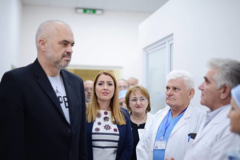 Rama jep lajmin e mirë: Do ketë 120 shtetër dhe 7 salla operacioni, rritje pagash për mjekët Rama jep lajmin e mirë: Do ketë 120 shtetër dhe 7 salla operacioni, rritje pagash për mjekët