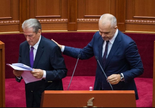 Rama u “premton” burgun Berishës e Bashës, me dosjet blozë “Fuçia” të Kasharit dhe “Plaku” të Farkës! Rama u “premton” burgun Berishës e Bashës, me dosjet blozë “Fuçia” të Kasharit dhe “Plaku” të Farkës!