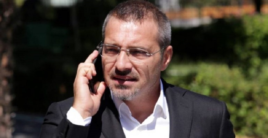 Foto/ Këto janë dokumentat që Tahiri dorëzoi sot në Prokurori dhe që tërbuan opozitën Foto/ Këto janë dokumentat që Tahiri dorëzoi sot në Prokurori dhe që tërbuan opozitën