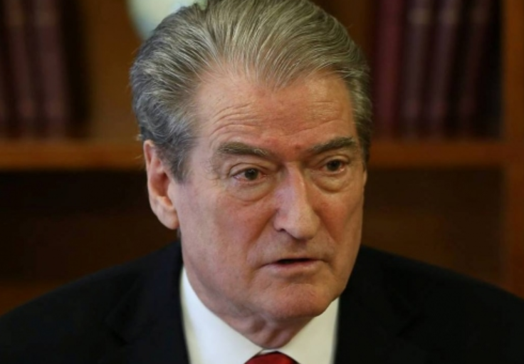 Berisha i tmerruar nga hapja dosjeve të krimit, kërcënon me grusht shteti dhe përdor Alibeajn si “peng” të masakrave të tij Berisha i tmerruar nga hapja dosjeve të krimit, kërcënon me grusht shteti dhe përdor Alibeajn si “peng” të masakrave të tij