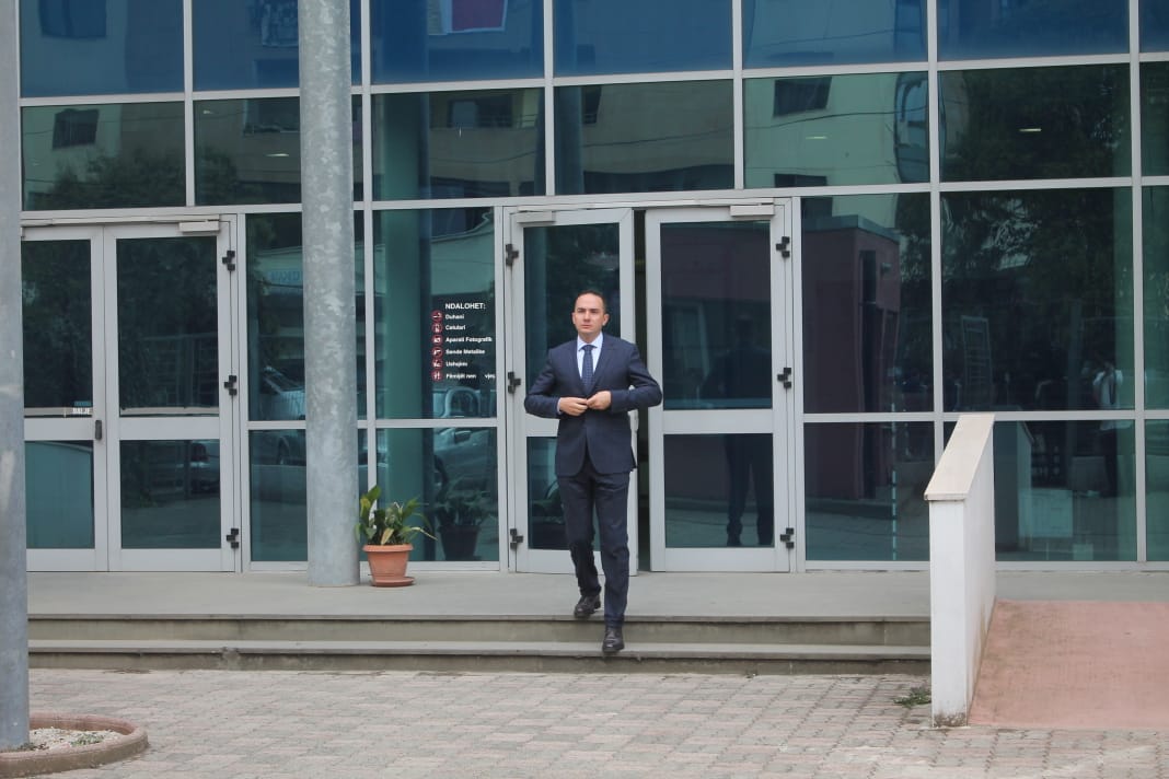 I trembur pas dy orëve përballë prokurorëve, Salianji luan “bllofin” me Babalen: Kam çmontuar për 2 orë provat e prokurorisë, kam prova të reja?! I trembur pas dy orëve përballë prokurorëve, Salianji luan “bllofin” me Babalen: Kam çmontuar për 2 orë provat e prokurorisë, kam prova të reja?!