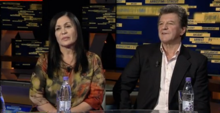 “Në hotel me një femër”, prindërit e Stresit shtangin gazetaren me përgjigjen “Në hotel me një femër”, prindërit e Stresit shtangin gazetaren me përgjigjen