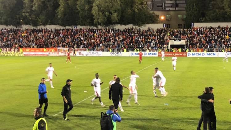 Skënderbeu i tregon Partizanit se është ende shpejt për të menduar për titull Skënderbeu i tregon Partizanit se është ende shpejt për të menduar për titull
