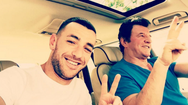 Sali Lushaj mesazh Stresit pak para seancës: Mos u dorëzo, mllefi i ka tërbuar, shpifja ndaj teje e fëlliqur! Sali Lushaj mesazh Stresit pak para seancës: Mos u dorëzo, mllefi i ka tërbuar, shpifja ndaj teje e fëlliqur!