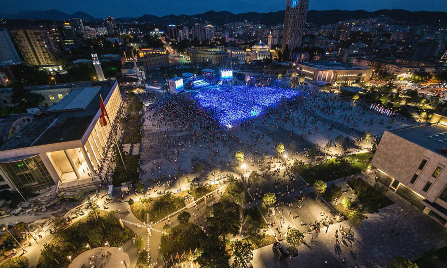 “The Guardian” artikull për Tiranën: Veliaj, kryebashkiaku i ri i shkëlqyer “The Guardian” artikull për Tiranën: Veliaj, kryebashkiaku i ri i shkëlqyer