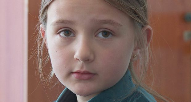 Vajza 7-vjeçe “mashtron” aeroportin, hipën në avion e vetme dhe pa biletë Vajza 7-vjeçe “mashtron” aeroportin, hipën në avion e vetme dhe pa biletë