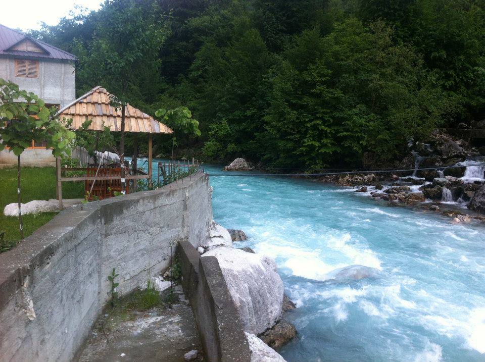 Bujtinat në Valbonë mbyllin aktivitetin, arsyeja që i detyroi Bujtinat në Valbonë mbyllin aktivitetin, arsyeja që i detyroi