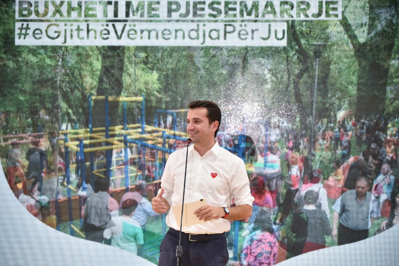 “Jemi i vetmi vend në Europë, që s’kemi një teatër dinjitoz”, Veliaj falenderon Kadare