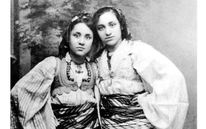 Fletorja e fshehur me poezi e Gonxhe Bojaxhiut… shenjtores Tereza Fletorja e fshehur me poezi e Gonxhe Bojaxhiut… shenjtores Tereza