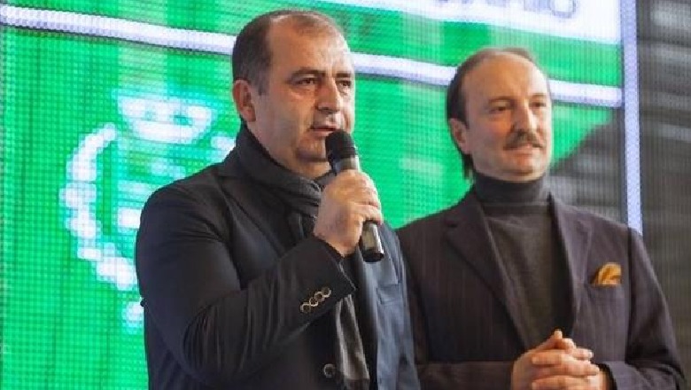 U ndaluan dje në Itali: Lirohet biznesmeni Sallaku dhe 2 nga 3 vëllezërit e tij! U ndaluan dje në Itali: Lirohet biznesmeni Sallaku dhe 2 nga 3 vëllezërit e tij!