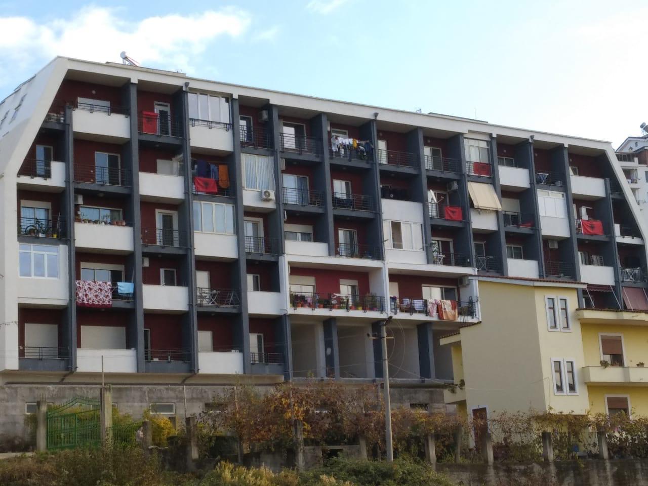 Tirana vishet me flamuj Kuq e Zi, duke i’u përgjigjur thirrjes së Veliajt për festat e Nëntorit! Tirana vishet me flamuj Kuq e Zi, duke i’u përgjigjur thirrjes së Veliajt për festat e Nëntorit!