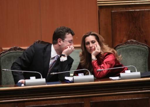 Majlinda Bregu përlot me fjalët prekëse për Sokol Olldashin: Të jesh një shkëmb dhe të mos rrokulliset! Majlinda Bregu përlot me fjalët prekëse për Sokol Olldashin: Të jesh një shkëmb dhe të mos rrokulliset!