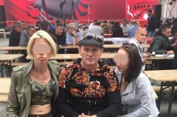 Aktivisti demokrat zbulon skandalin: Ja ç’po ndodh në PD! Të kontrollohen të gjithë anëtarët! Aktivisti demokrat zbulon skandalin: Ja ç’po ndodh në PD! Të kontrollohen të gjithë anëtarët!