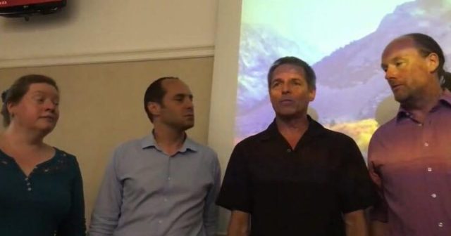 “Janinës ç’i panë sytë” këndohet nga grupi anglez në Parlamentin e Mbretërisë së Bashkuar (Video) “Janinës ç’i panë sytë” këndohet nga grupi anglez në Parlamentin e Mbretërisë së Bashkuar (Video)