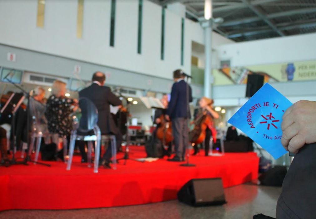 Aeroporti i Tiranës: Muzikë dhe fluturime në një ditë Aeroporti i Tiranës: Muzikë dhe fluturime në një ditë