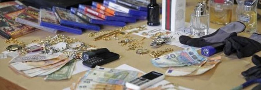 Biznesmen ditën dhe hajdut natën, vetëm shqiptar në Itali e bënë (Foto) Biznesmen ditën dhe hajdut natën, vetëm shqiptar në Itali e bënë (Foto)