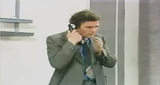 Sandri i Tetos, i mrekullueshmi Ilir Bezhani si dramaturg aktor e regjisor Sandri i Tetos, i mrekullueshmi Ilir Bezhani si dramaturg aktor e regjisor