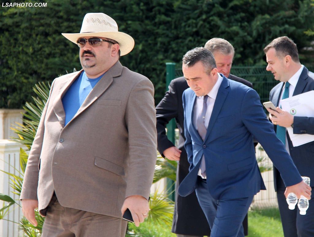 Protesta te Unaza e Re degjeneron në akte van.dalizmi, rruga hapet pas 2 orësh, flet “kaubojsi” (Video) Protesta te Unaza e Re degjeneron në akte van.dalizmi, rruga hapet pas 2 orësh, flet “kaubojsi” (Video)