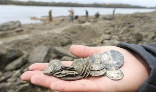 Një thesar me flori dhe argjend brenda anijes së fundosur në Danub Një thesar me flori dhe argjend brenda anijes së fundosur në Danub