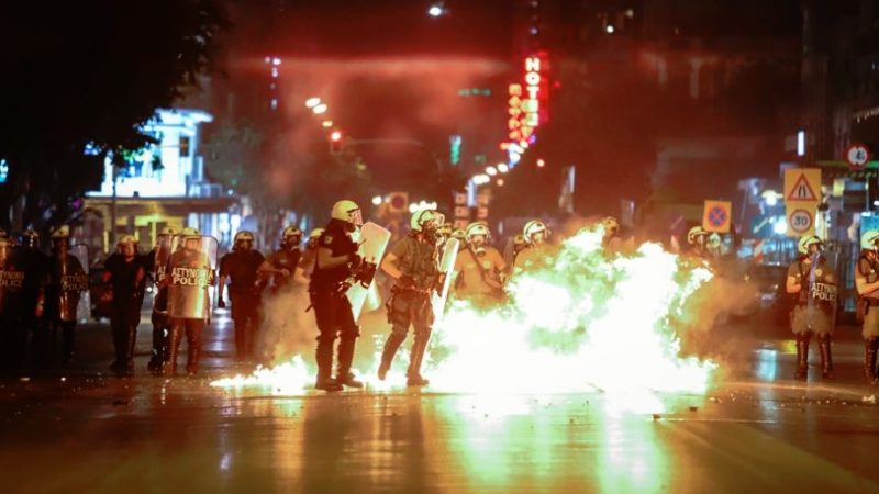 Athina në shtetrrethim, arrestohen 19 persona gjatë natës Athina në shtetrrethim, arrestohen 19 persona gjatë natës