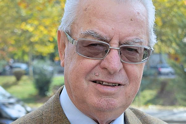 “Si shpëtoi Servet Pëllumbi kur një dorë e zezë e gjuajti me kaçavidë, goditjen më të rëndë e mori nga Fatos Nano, shpërtheva në lot atë ditë” “Si shpëtoi Servet Pëllumbi kur një dorë e zezë e gjuajti me kaçavidë, goditjen më të rëndë e mori nga Fatos Nano, shpërtheva në lot atë ditë”