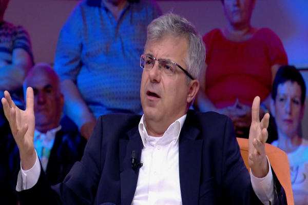 Ish këshilltari i Bashës, sulmon ashpër deputeten-pedagoge: Si llogaritare province, PD ka nevojë urgjente edhe për një gjysmë ekonomisti Ish këshilltari i Bashës, sulmon ashpër deputeten-pedagoge: Si llogaritare province, PD ka nevojë urgjente edhe për një gjysmë ekonomisti