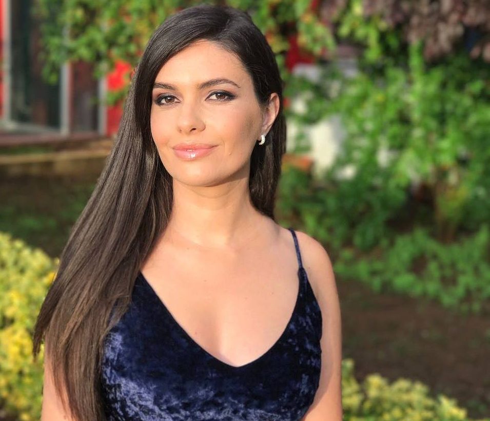 “Duke luftuar me lotët” për Adelën: Arbana Osmani ndan momentin prekës! “Duke luftuar me lotët” për Adelën: Arbana Osmani ndan momentin prekës!