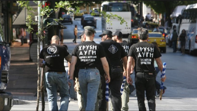 “Sëpata dhe zjarr, për qentë shqiptarë!”, ekstremistë të “Agimit të Artë” kërcënojnë nëpër lagjet e Athinës emigrantët shqiptarë “Sëpata dhe zjarr, për qentë shqiptarë!”, ekstremistë të “Agimit të Artë” kërcënojnë nëpër lagjet e Athinës emigrantët shqiptarë