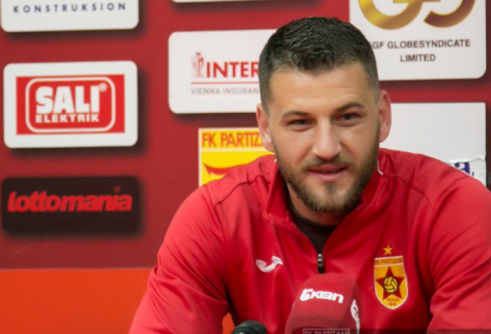 Ndalohet nga policia portieri i Partizanit Alban Hoxha