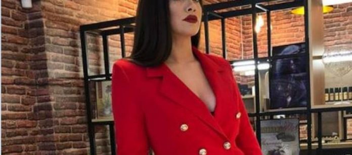 Thonë që e rrihte burri, aktorja tregon pse u nda prej tij Thonë që e rrihte burri, aktorja tregon pse u nda prej tij