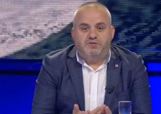 Gazetari Artan Hoxha me tone të ashpra pyet politikanët tanë: 4 shqiptarë u vra.në në Greqi dhe asnjë politikan nuk reagoi?! Gazetari Artan Hoxha me tone të ashpra pyet politikanët tanë: 4 shqiptarë u vra.në në Greqi dhe asnjë politikan nuk reagoi?!