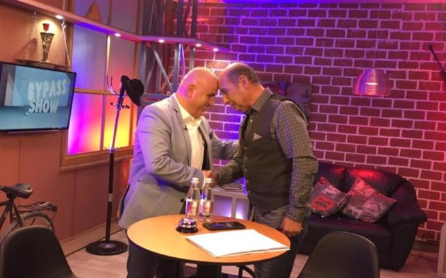 Ç’po kurdisin Artan Hoxha dhe Agim Bajko? Dy të tmerrshmit e grekëve bëhen bashkë: Po hartojmë një strategji për listën e ekstremistëve! Ç’po kurdisin Artan Hoxha dhe Agim Bajko? Dy të tmerrshmit e grekëve bëhen bashkë: Po hartojmë një strategji për listën e ekstremistëve!