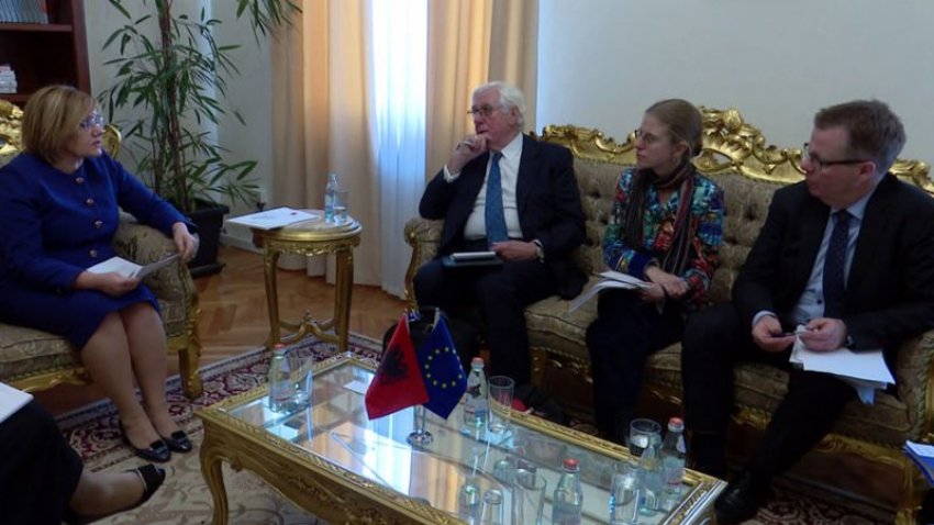 Anëtarët e Komisionit të Venecias zbarkojnë në Ministrinë e Drejtësisë Anëtarët e Komisionit të Venecias zbarkojnë në Ministrinë e Drejtësisë