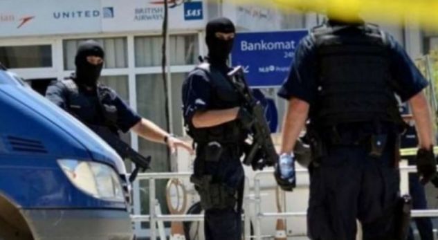 Priten zbulime të reja! Furgoni me 1 ton “bar” në Qafë Thanë do “fundosë” njerëz të fuqishëm Priten zbulime të reja! Furgoni me 1 ton “bar” në Qafë Thanë do “fundosë” njerëz të fuqishëm