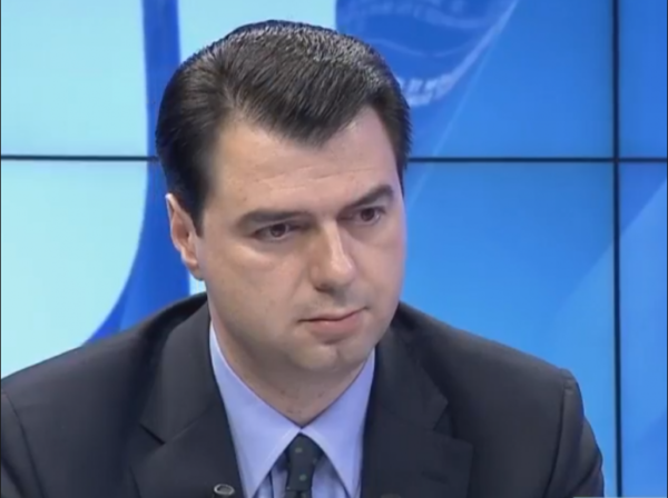 “Lëvizja për Universitetin” thirrje Bashës: Tërhiqu nga aktet e dhunës ndaj studentëve “Lëvizja për Universitetin” thirrje Bashës: Tërhiqu nga aktet e dhunës ndaj studentëve