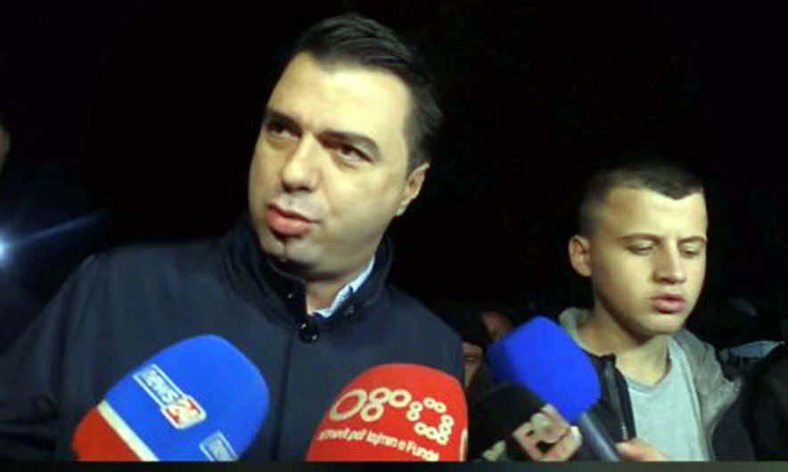 Mos flini deri nesër?! Luli vazhdon të përdori fëmijët dhe premton “fakte tronditëse”…si gjithmonë! Mos flini deri nesër?! Luli vazhdon të përdori fëmijët dhe premton “fakte tronditëse”…si gjithmonë!