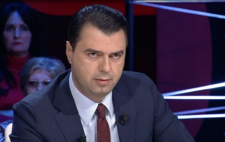 Gazetari kryqëzoi Bashën: Pse Luli duket si i vjetër?!