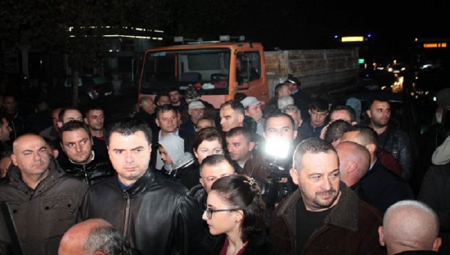 Basha me dy fytyra/ Firma e unazës së Re ndërton dhe në Kavaje, asnjë denoncim